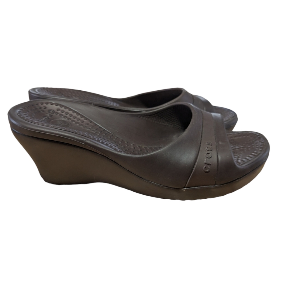 Genuine Croc sandals. Size 8 women's. Brown.
